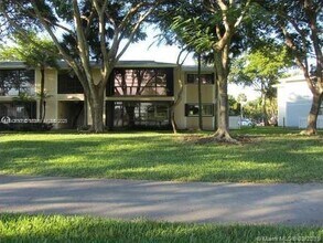 Building Photo - 9719 Hammocks Blvd