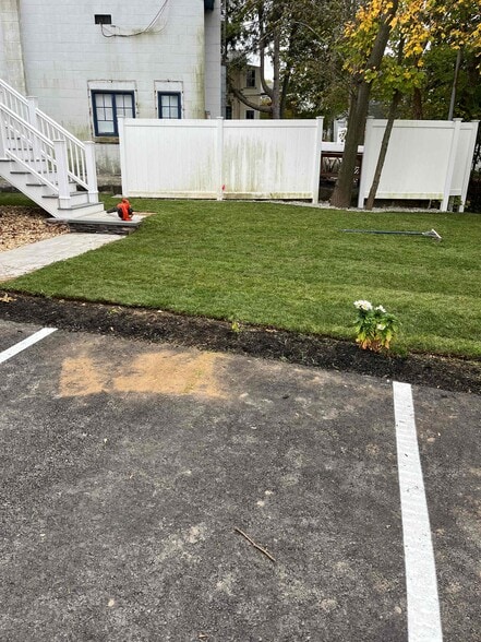 Building Photo - 169 E Main St