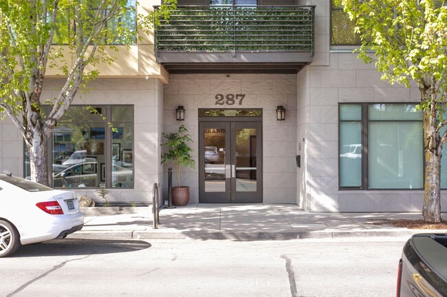 Building Photo - Luxury One-Bedroom Condo in Downtown Gresh...