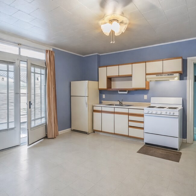 Building Photo - 708 East High St