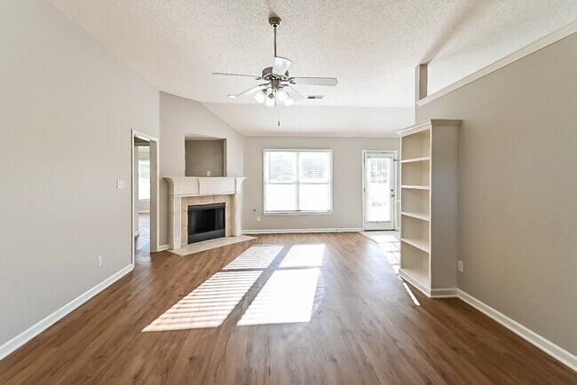 Building Photo - 6480 Cheyenne Dr