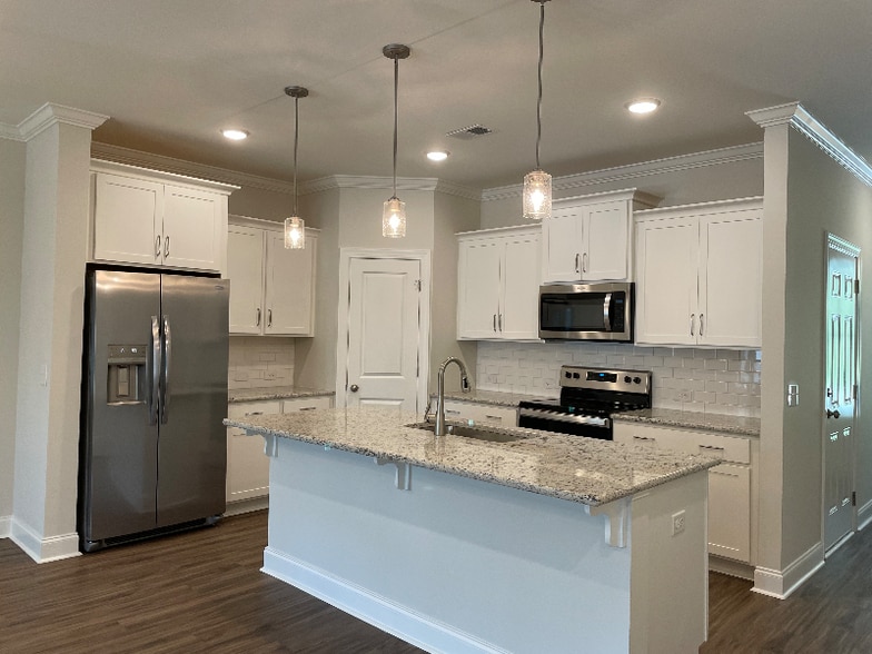 Building Photo - 314 Bleecker St S