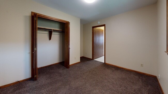 Building Photo - 3 Bedroom, 2 Bathroom House with Detached Garage