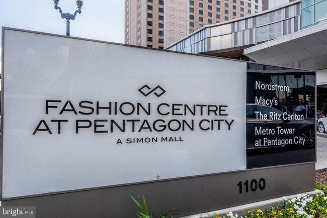 Building Photo - 1300 Army Navy Dr