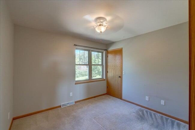 Building Photo - 4735 Valor Way