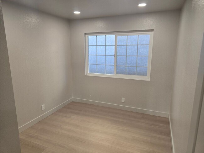 Building Photo - Two-bedroom house in Mira Mesa WITH SOLAR!