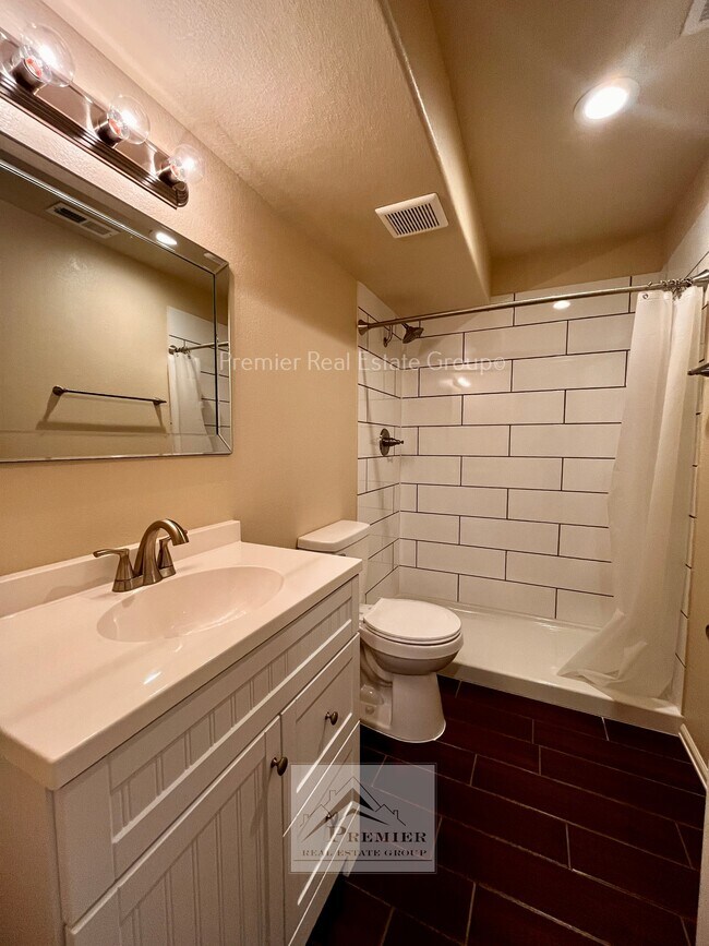 Building Photo - 4959 Justeagen Dr