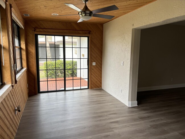 Building Photo - 255 Paradise Blvd