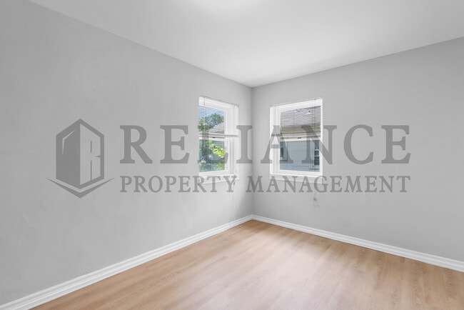 Building Photo - 839 N Oliver St