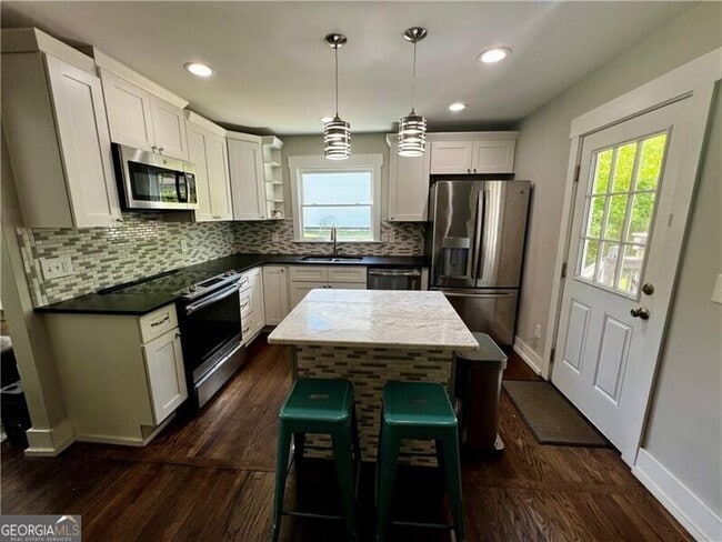 Building Photo - 1611 Wellswood Dr SE