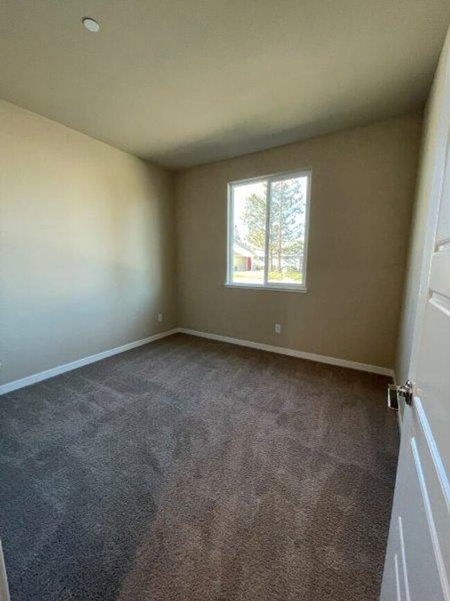 Building Photo - Great Galt 3 Bedroom