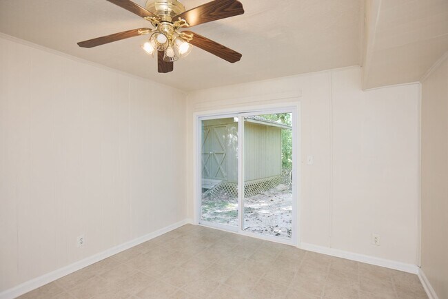 Building Photo - 2553-2555 Lloyd Rd