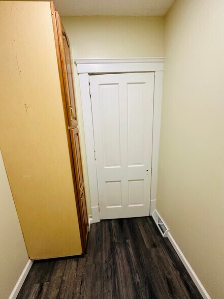 Building Photo - 121 Lincoln Ct