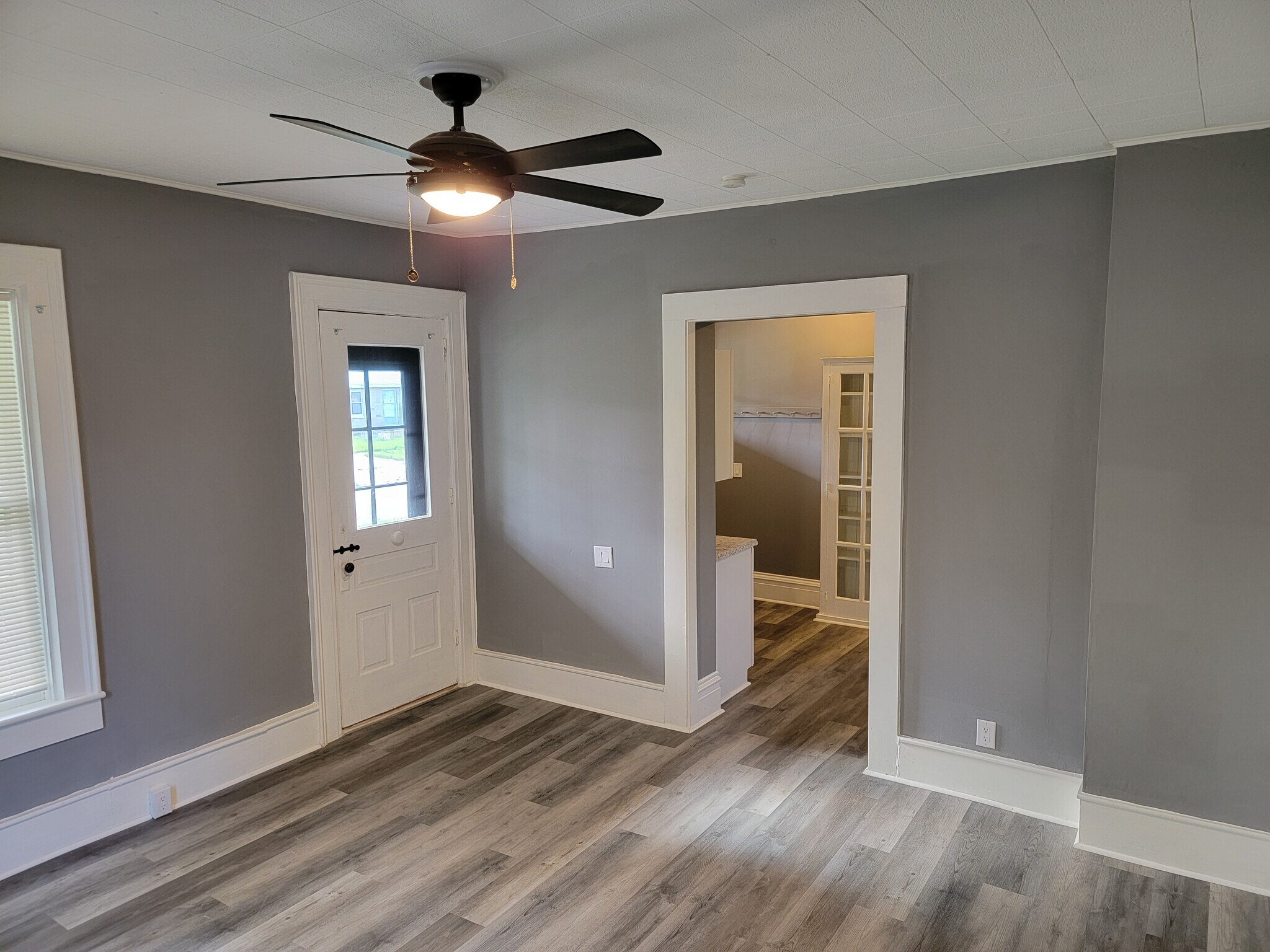 Building Photo - 412 S Main St