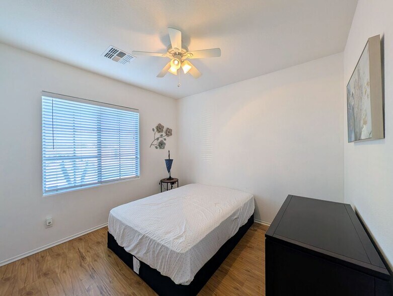 Building Photo - 14309 W Caribbean Ln