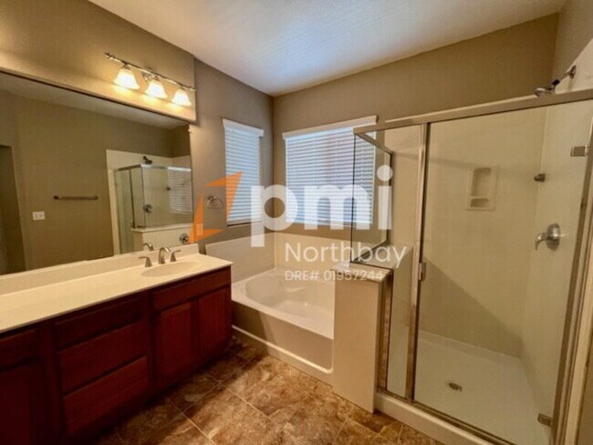 Building Photo - 1060 Villaggio Cir