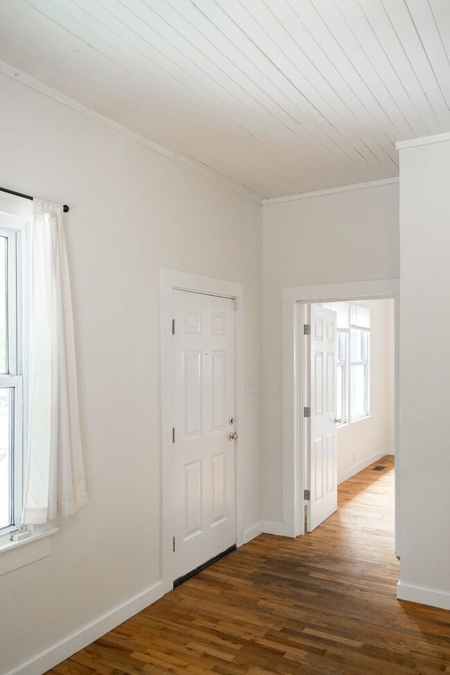 Building Photo - 1273 E Broad St