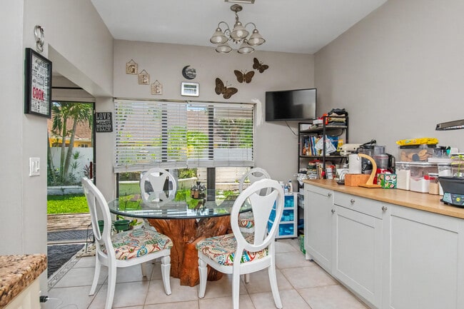 Building Photo - 7678 Solimar Cir