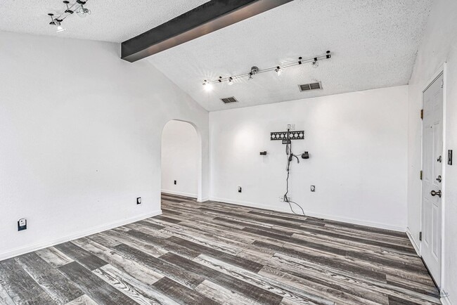 Building Photo - 412 E 89th St