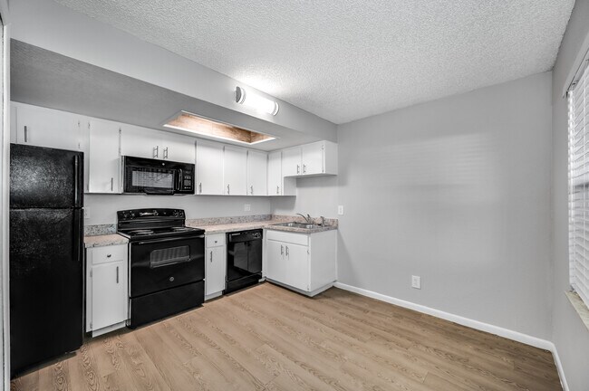 Building Photo - Armature Square