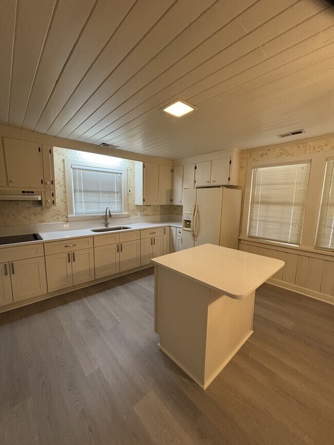 Building Photo - 2115 Galilee Rd