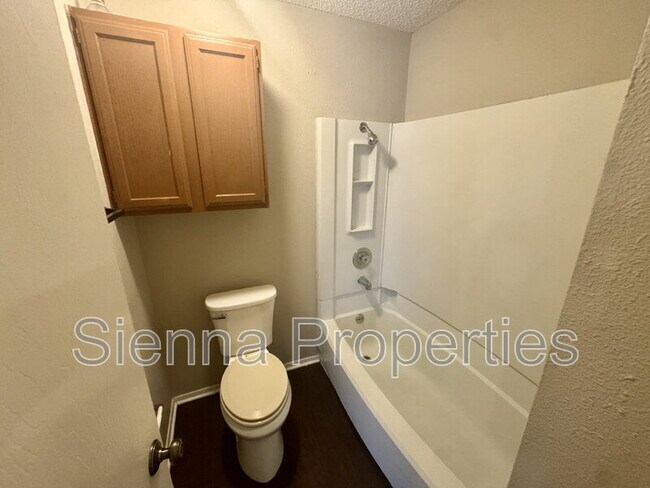 Building Photo - 7208 Lilac Ln