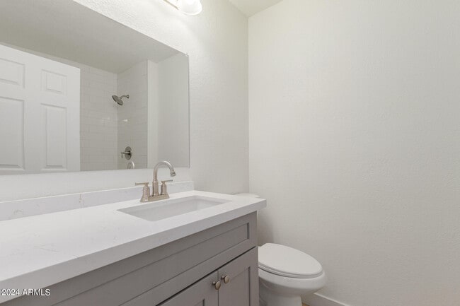 Building Photo - 10935 W Santa Fe Dr