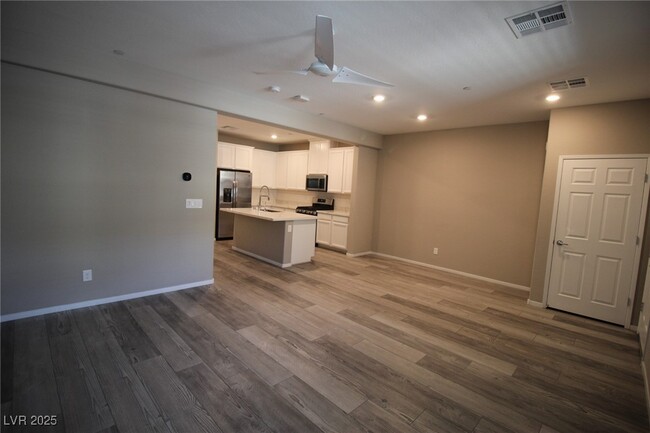 Building Photo - 13 Alamere Falls Dr