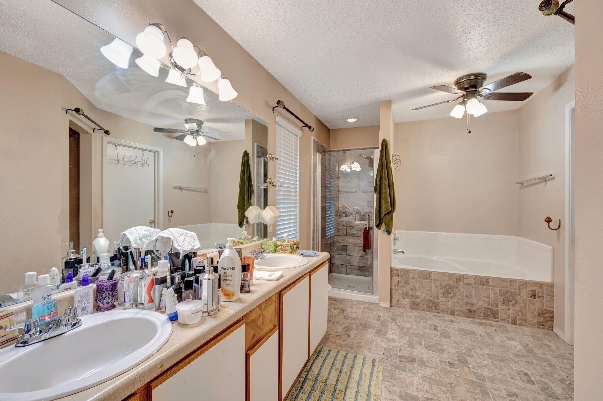 Building Photo - 201 Amber Ridge Dr