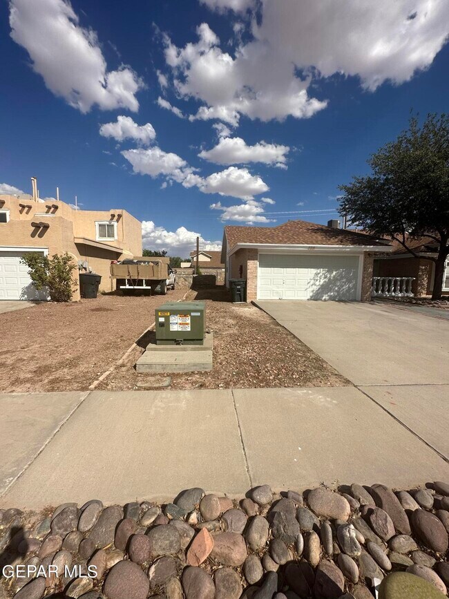 Building Photo - 408 Hadley Pl