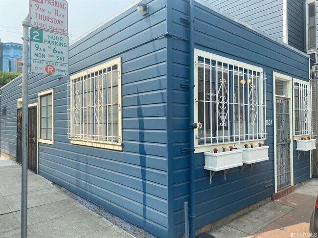 Primary Photo - 380 Ivy St