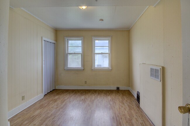 Building Photo - 2530 7th Ave