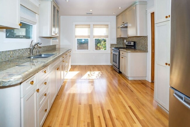 Building Photo - Beautifully restored historic home