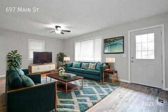 Building Photo - 697 Main St