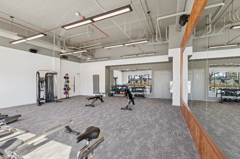 Building Photo - 15701 Lamon Ave