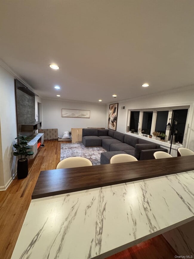 Building Photo - 545 Pelham Rd