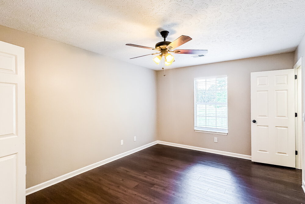 Building Photo - 161 S Birchwood Dr
