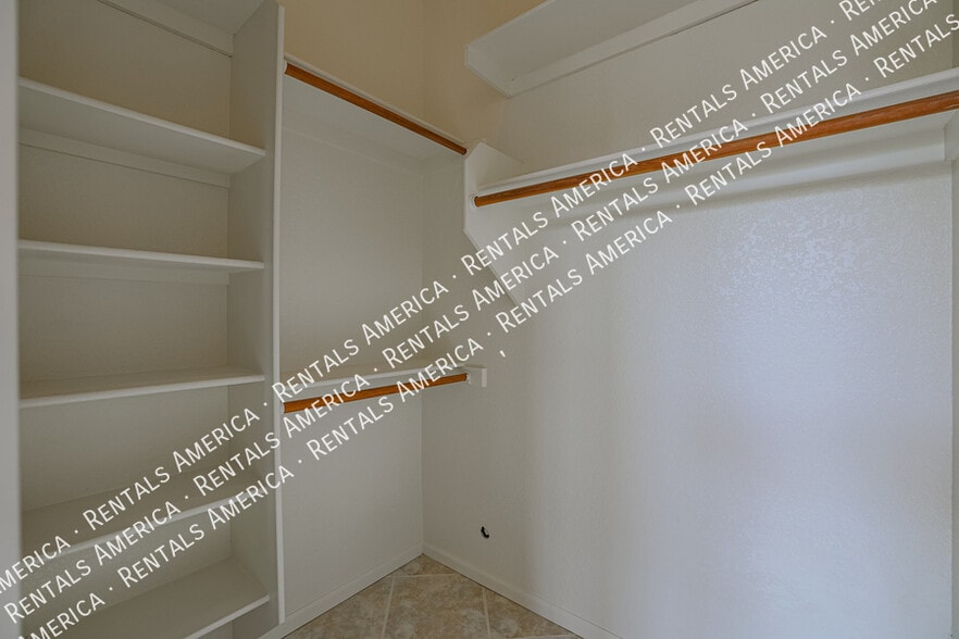 Building Photo - 263 E Ashurst Dr