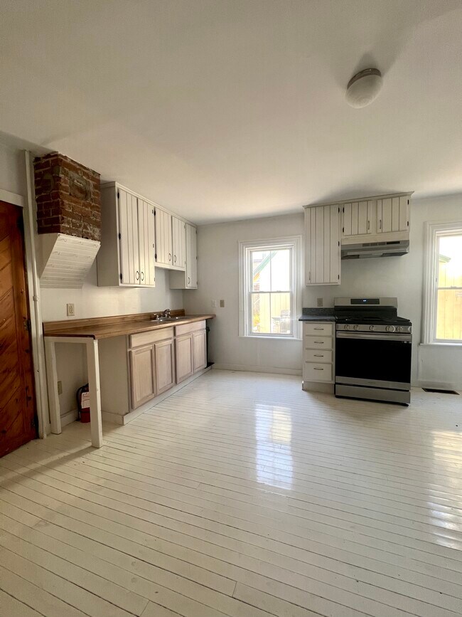Primary Photo - 77 Archibald St