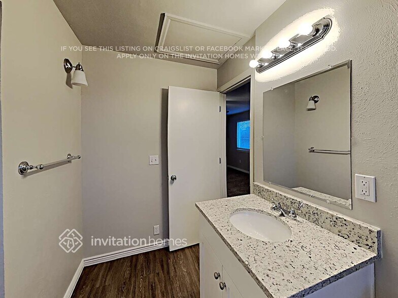 Building Photo - 18274 E Bellewood Dr