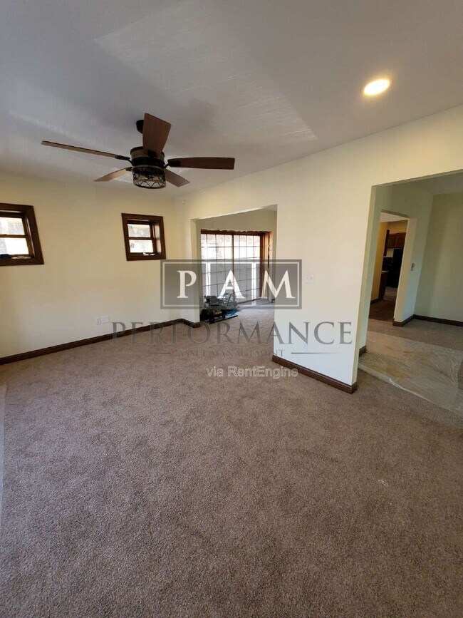 Building Photo - 5525 W North Ave