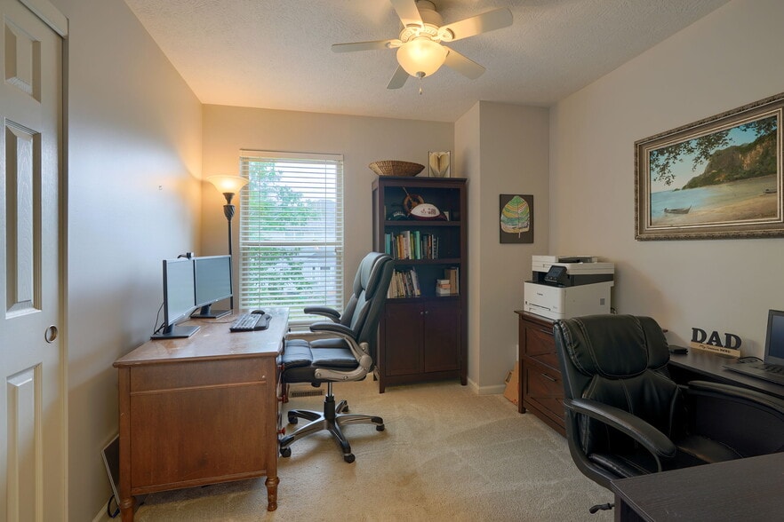 Building Photo - 6850 Fox Run Dr