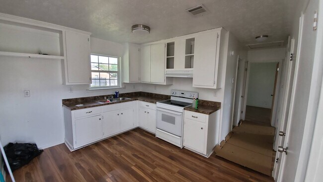 Building Photo - 3357 Meadow Ln