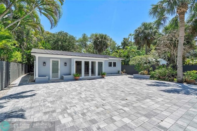 Building Photo - 720 SW 14th Terrace