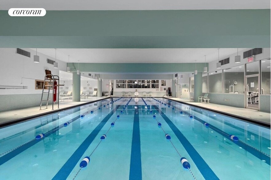 Building Photo - 235 E 40th St