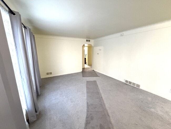 Building Photo - 3114 Cherokee Ave