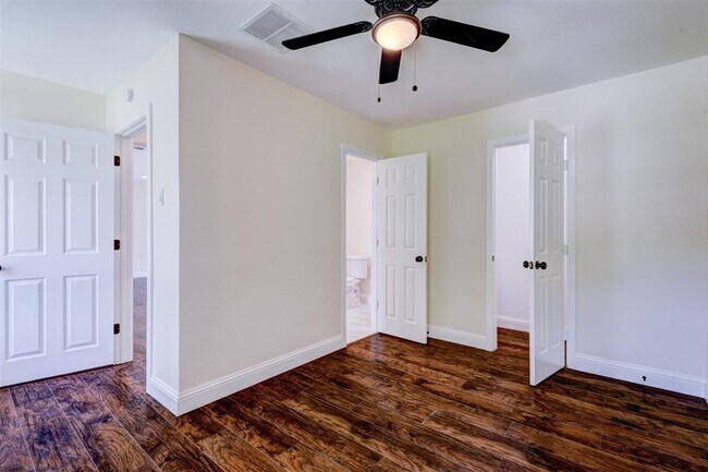 Building Photo - 3403 Linkwood Dr