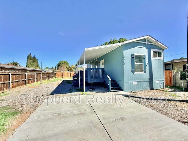 Building Photo - 15914 Dauchy Ave