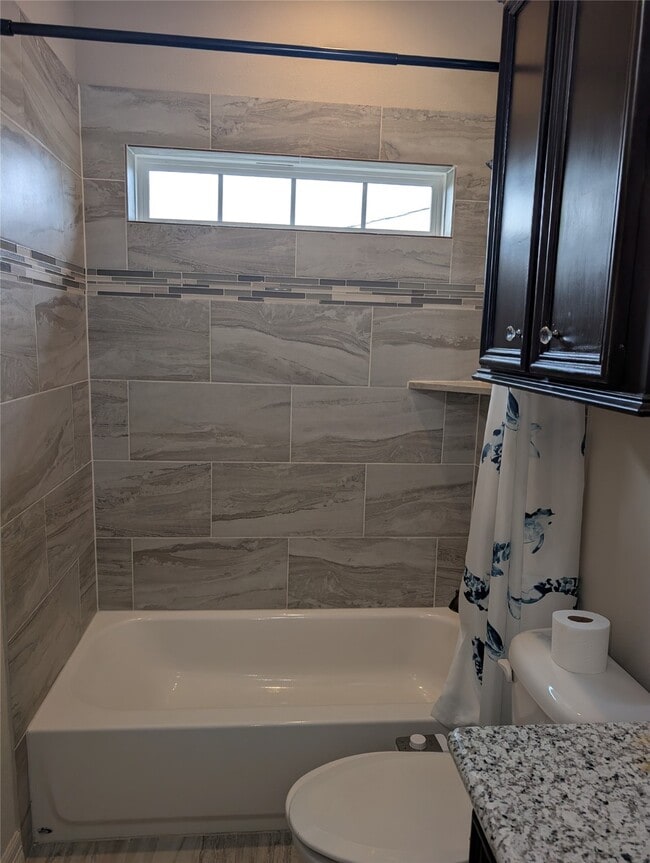 Building Photo - 4222 5th St