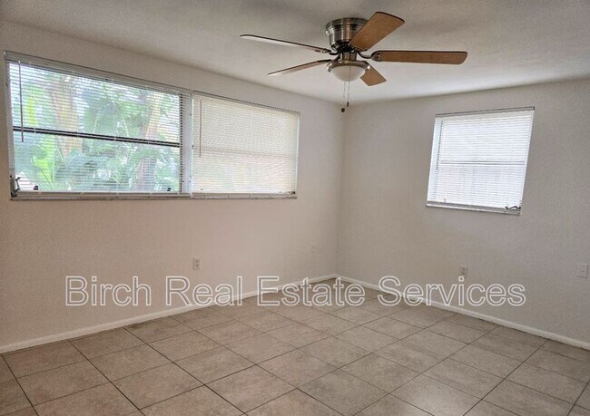 Building Photo - 5304 Penguin Dr